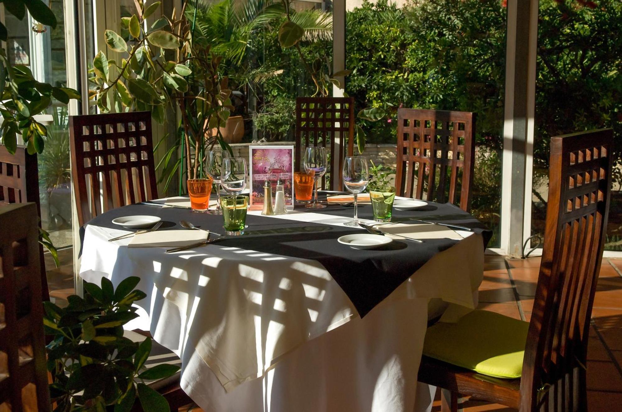 Hotel Le Phoebus Garden & Spa 格吕桑 外观 照片